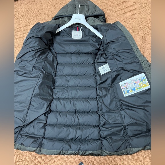 MONCLER Betulong dark green puffer hooded jacket size 00 NWT - Picture 8 of 16